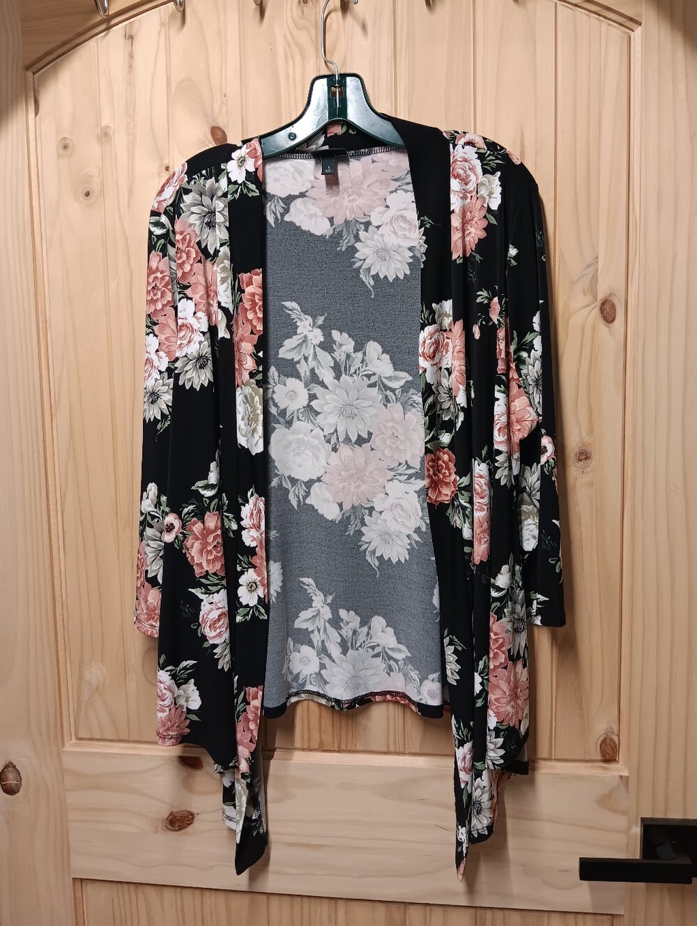 Torrid Black Floral Open-Front Cardigan EUC